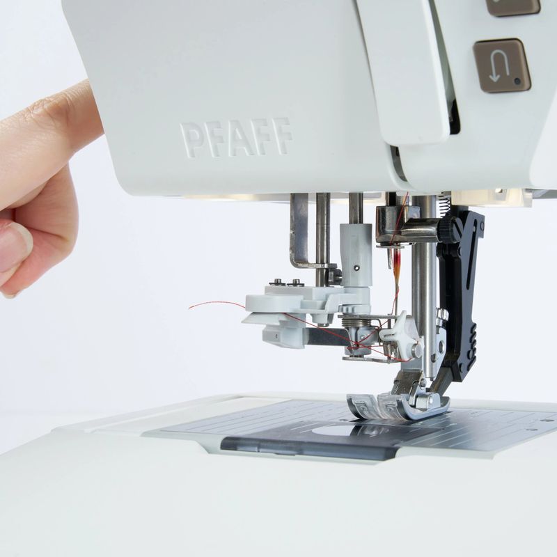 PFAFF Creative Elevate 680 sy- og broderimaskin